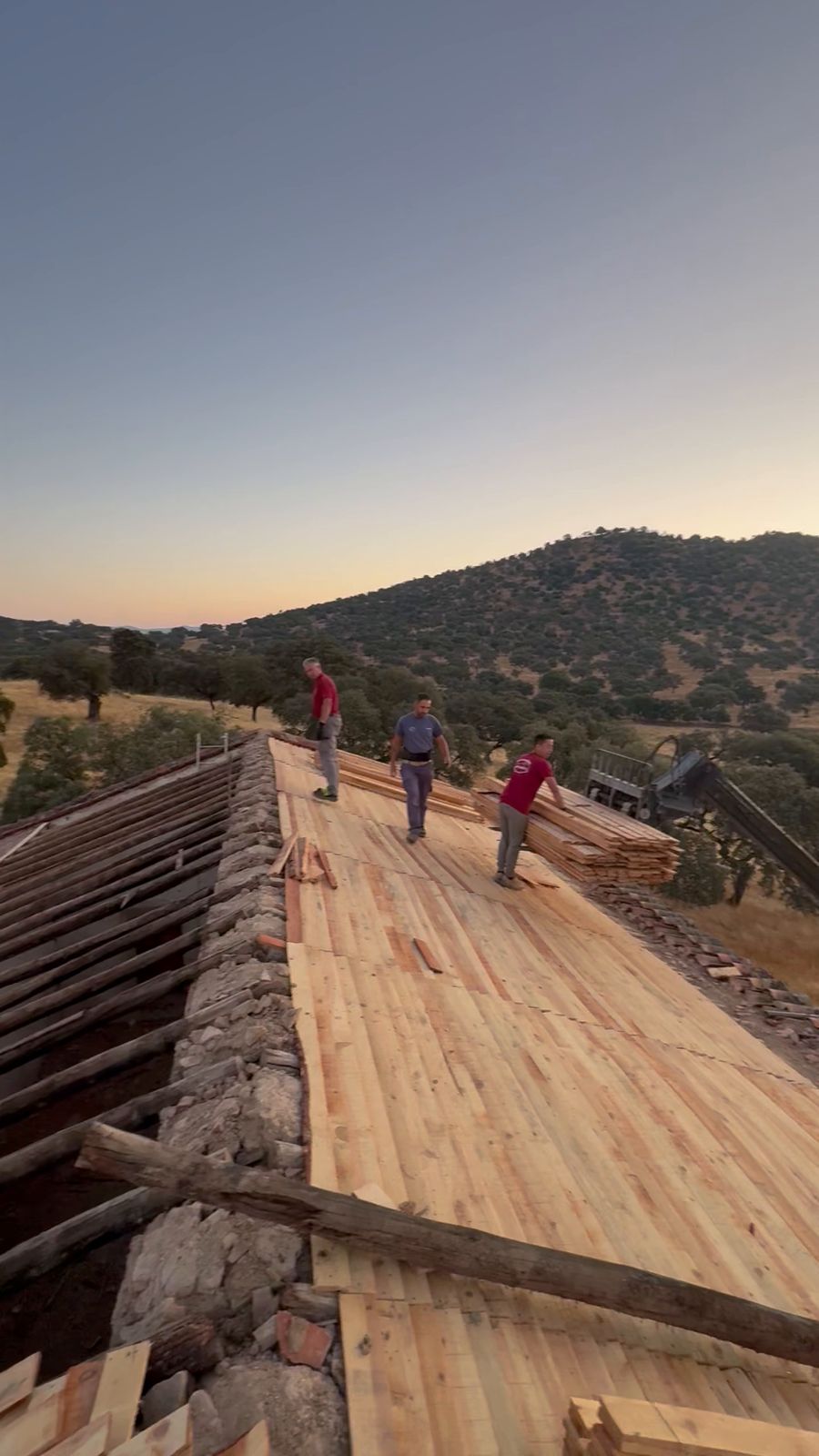 Cubierta de madera en construcción
